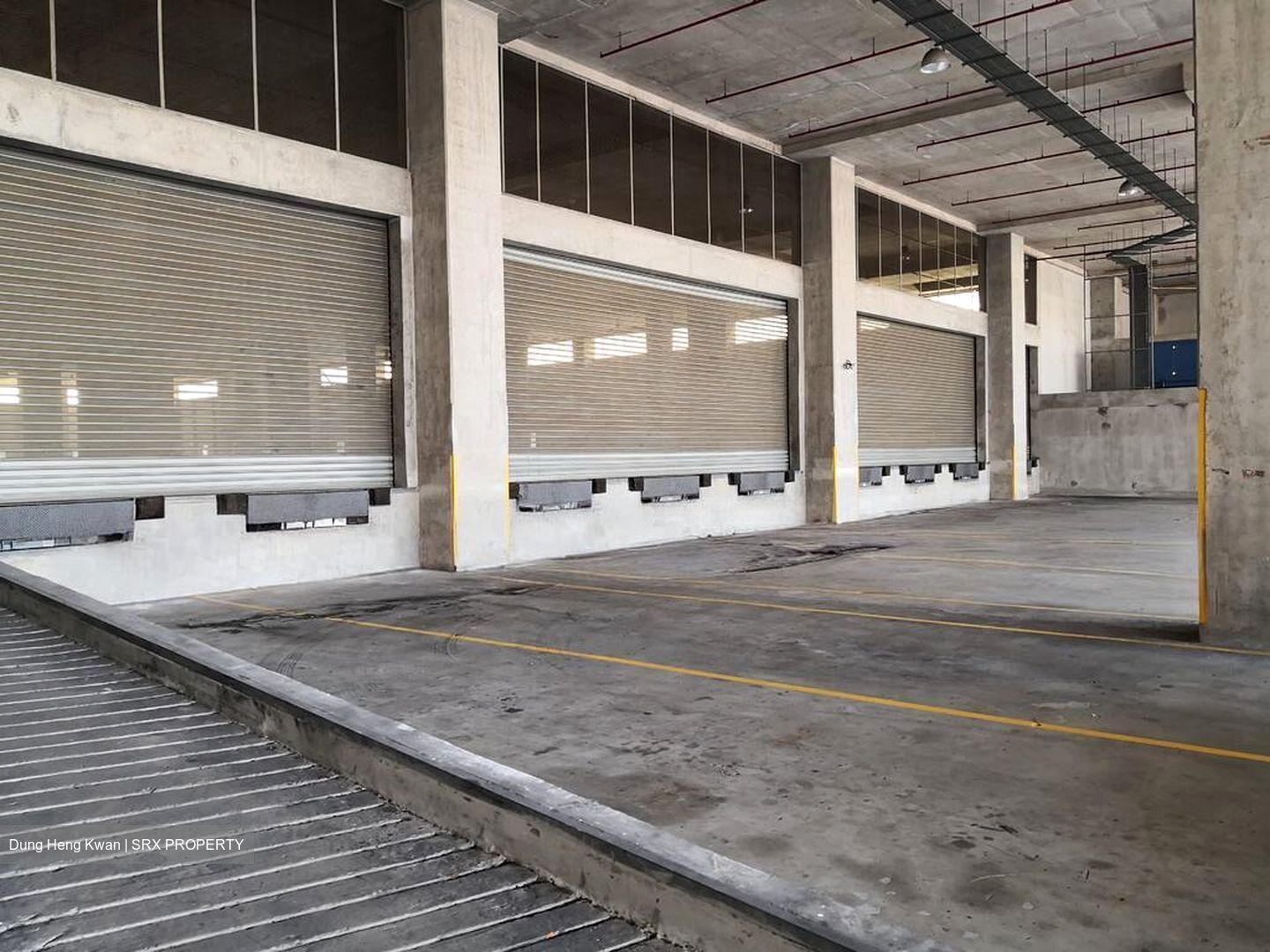 Gul Circle (D22), Warehouse #575445211